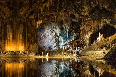 Grotto peri büyülü göl