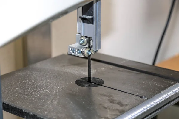 elektromekanik fret testere ile 