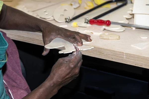 Trabajo en un taller de carpintería — Foto de Stock