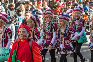 farklı kıyafet kostümleri