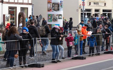 Karnaval için bekleyenler