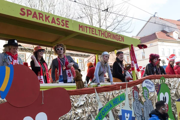 Bankirer sparkasse på karnevalen — Stockfoto