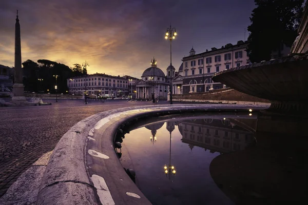 The beautiful Piazza del Popolo (People 's Square) in Roma at a g — стоковое фото