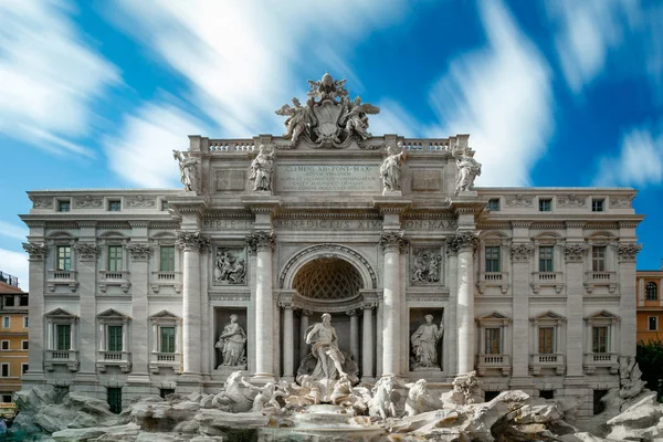 Trevi fuente en roma, italia —  Fotos de Stock