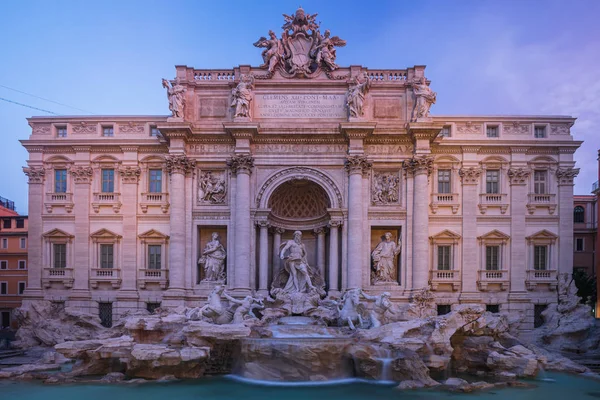 Trevi fuente en roma, italia —  Fotos de Stock