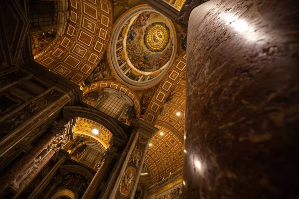 Vue intérieure de l'Eglise vaticane à Rome, Italie — Photo