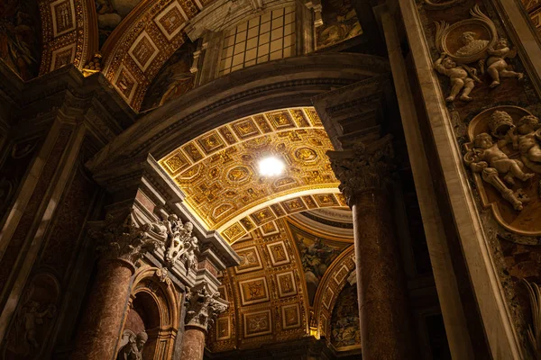 Vue intérieure de l'Eglise vaticane à Rome, Italie — Photo