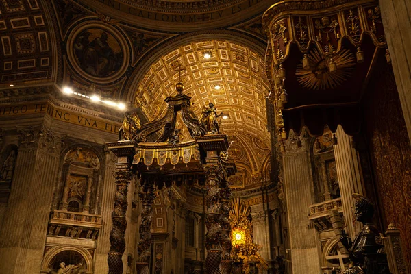 Vue intérieure de l'Eglise vaticane à Rome, Italie — Photo