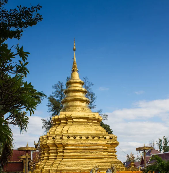 Goldene Pagode in Chiang Mai, Thailand. — Stockfoto