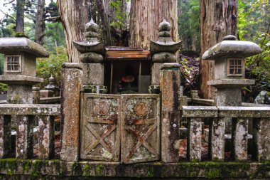 Okunoin Mezarlığı - Koya Dağı