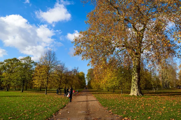 Jesienne kolory w Hyde Parku — Zdjęcie stockowe