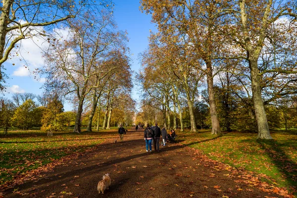 Colores otoñales en Hyde Park — Foto de Stock