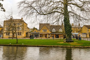 Bourton on water / UK - 03 / 02 / 20 - İngiliz Venedik 'i olarak bilinen Cotswolds' daki büyüleyici kasaba