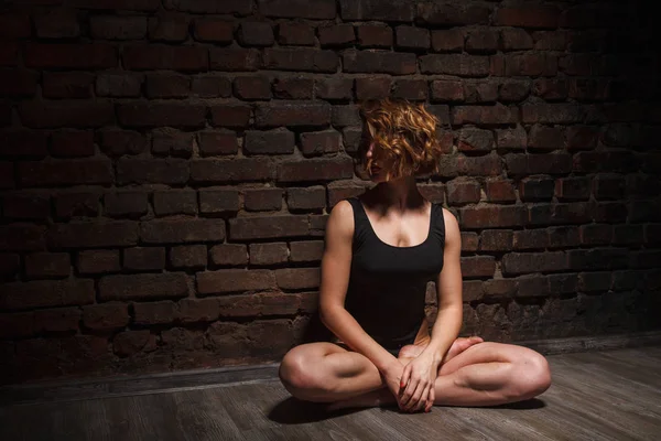 Young Girl Doing Yoga — Stock Photo, Image