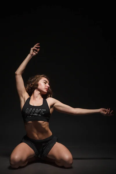 Young Girl Doing Yoga — Stock Photo, Image