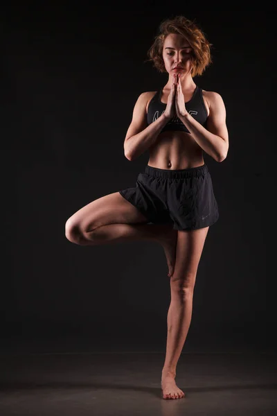 Young Girl Doing Yoga — Stock Photo, Image