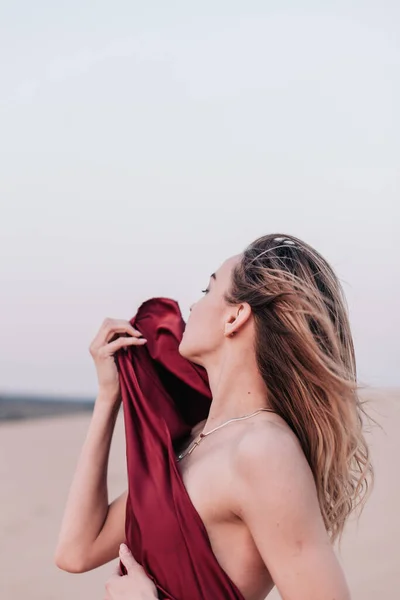 Portrait Young Slender Girl Red Dress Wind Desert — Stock Photo, Image