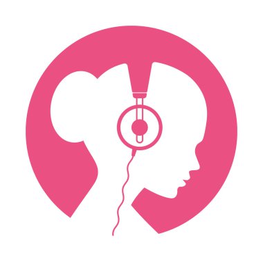 Vektör pembe daire ikonu, profil başı kulaklıklı kadın. Beyaz arkaplanda izole.