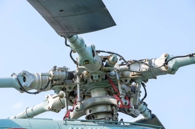 Helikopter rotor bıçak detay yakın çekim.