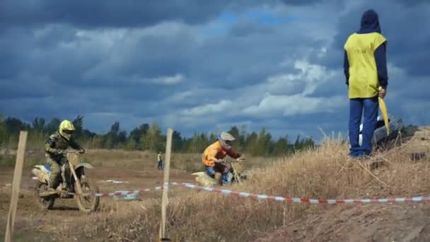 Accidente Motociclista Corredor Estrelló Motocross Celebró Kumertau Agosto 2017 Rusia — Vídeo de stock