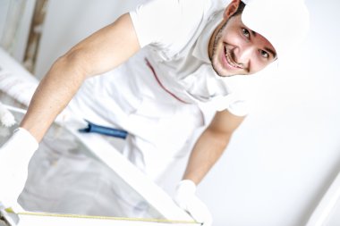  Genç adam Windows tamir.