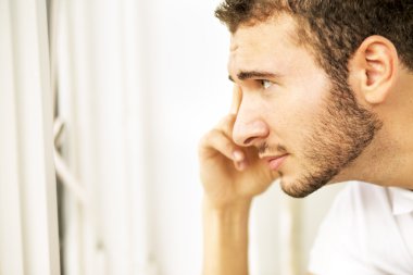 yakışıklı delikanlı. 