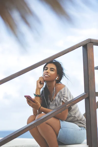 Young Mexican Woman Beautiful Mixed Race Girl Posing Outdoor Listening — Stock Photo, Image