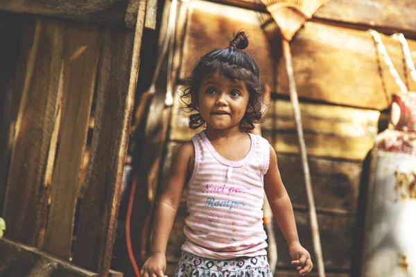 Aranyos Kis Mexikói Lány Gyerekcsuklya Fiatal Lány Portréja Mexikói Etnikum — Stock Fotó