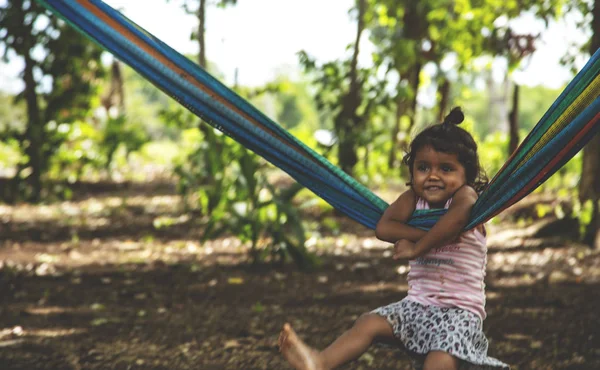 Linda Niñita Mexicana Niñez Retrato Niña Etnia Mexicana Afuera —  Fotos de Stock