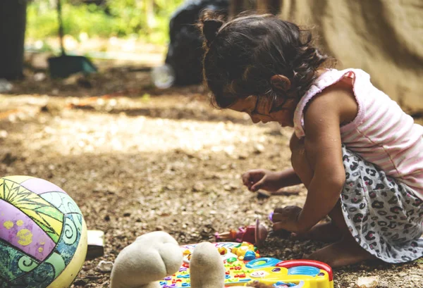 Linda Niñita Mexicana Niñez Retrato Niña Etnia Mexicana Afuera — Foto de Stock