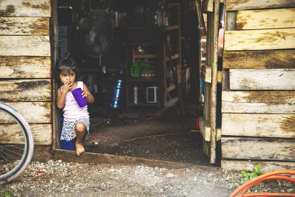 Sevimli Küçük Meksikalı Kız Çocukluk Meksika Kökenli Genç Bir Kızın — Stok fotoğraf