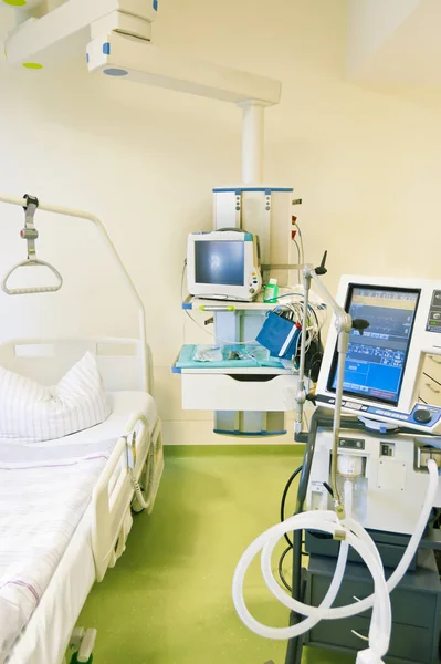 Intensive care unit with monitors — Stock Photo, Image