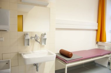 Hastanenin acil servisinin yoğun bakım ünitesi ve travma ünitesi Corona 'yı almaya hazırlanıyor.