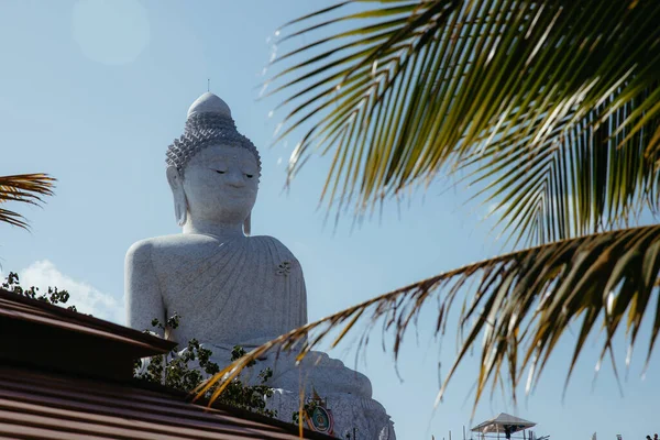Grote Boeddha op het eiland Phuket. Thailand — Stockfoto