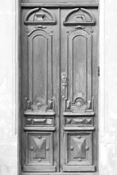Antiguas Puertas Antiguas Con Adornos Tallados Tallado Madera —  Fotos de Stock