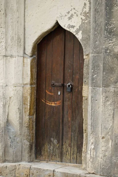 Old Antique Wooden Door Padlock — Stock Photo, Image
