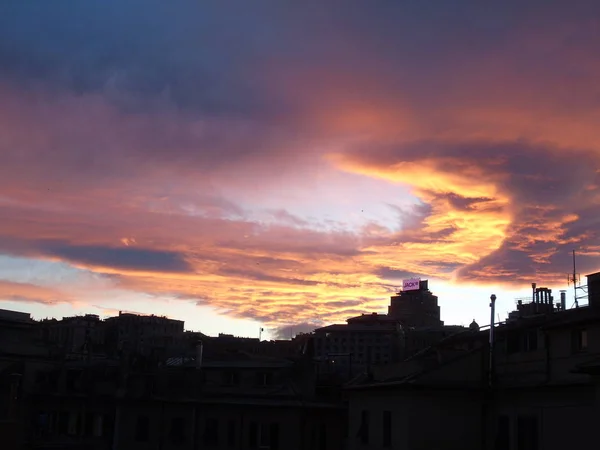 Subtítulo Amzing Cielo Dramático Increíble Con Una Puesta Sol Hermosa — Foto de Stock