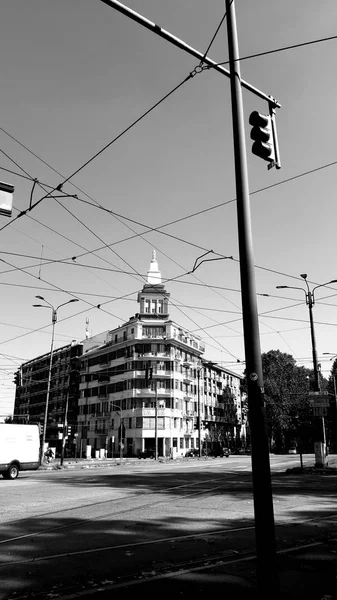 Torino, İtalya - 10 / 24 / 2019: Güzel güneşli bir günde Torin şehrinin inanılmaz bir başlığı. Şehrin merkezindeki eski binaların İtalya 'daki krallık döneminden kalma detaylı fotoğrafları..