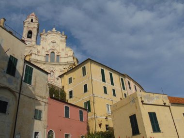 Cervo ligure, İtalya 02 / 13 / 2020: Imperia, Liguria, İtalya 'nın Riviera bölgesindeki Cervo köyü
