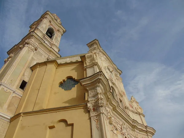 Cervo ligure, İtalya 02 / 13 / 2020: Imperia, Liguria, İtalya 'nın Riviera bölgesindeki Cervo köyü