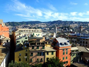 Torino, İtalya -03 / 04 / 2020: Torino kentinin kış günlerinde şehir merkezinden Po Nehri 'ne güzel bir başlığı.