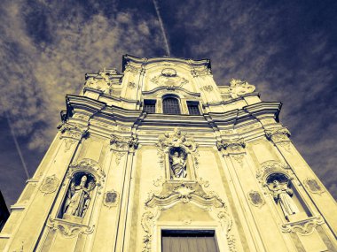 Eski ve modern şehir fotografileri evlerinden COVID19 sırasında basit tellerle düzenlenmiştir..