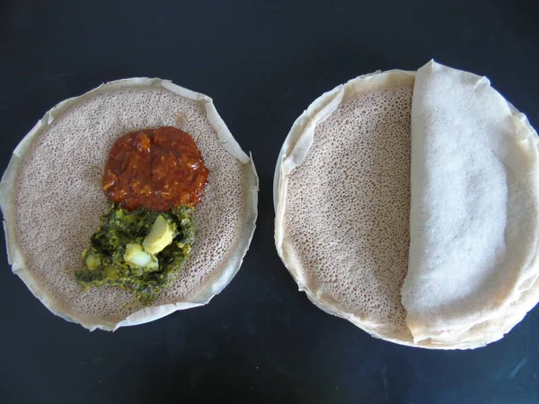 Asmara Eritrea 2020 Ethiopische Eritrese Gerechten Diverse Hoofdgerechten Injera Een — Stockfoto