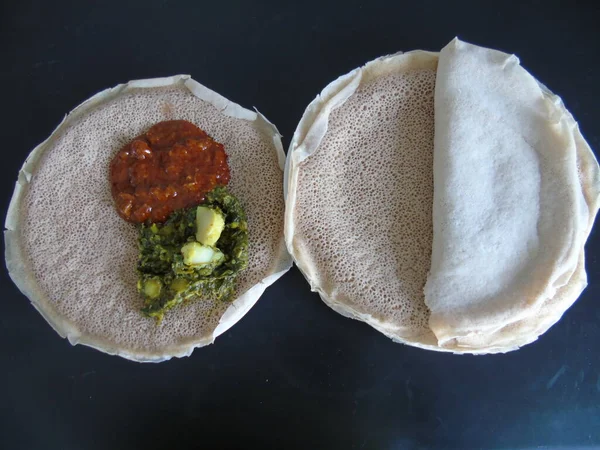 Asmara Eritrea 2020 Ethiopische Eritrese Gerechten Diverse Hoofdgerechten Injera Een — Stockfoto