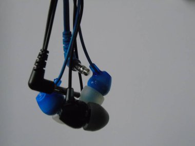 Şimdi evde müzik dinleyelim. COVID19 'u yenebiliriz. O zamana kadar açık havada fotoğraf çekmek yok. Evde kal, güvende kal.. 