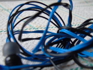 Şimdi evde müzik dinleyelim. COVID19 'u yenebiliriz. O zamana kadar açık havada fotoğraf çekmek yok. Evde kal, güvende kal.. 