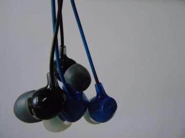 Şimdi evde müzik dinleyelim. COVID19 'u yenebiliriz. O zamana kadar açık havada fotoğraf çekmek yok. Evde kal, güvende kal.. 