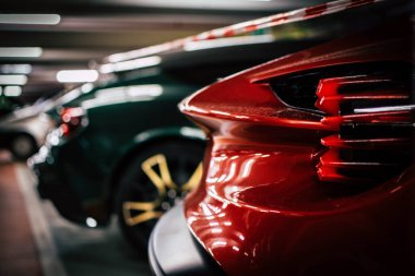 Bazı büyük akortlu araba parçaları