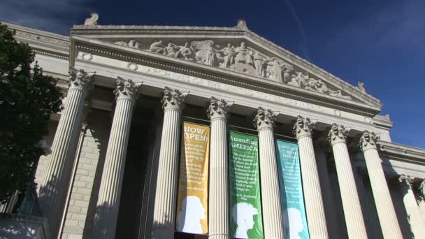 ワシントン、Dc、アメリカ合衆国 - 2016 年 10 月 28 日 -、国立公文書館とレコードの建物 — ストック動画