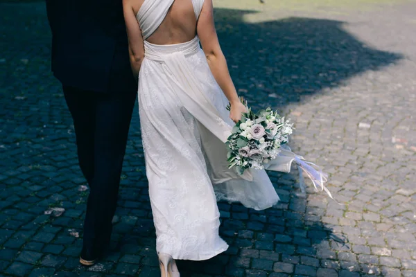 evlilik yürüme çift ve gelin buketi